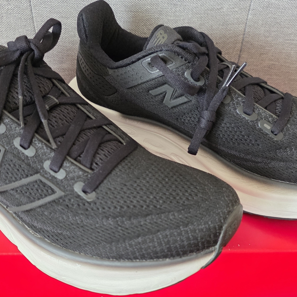 New Balance 1080 v13 Black/White Mens 7.5 D /equivalent to a Women's 9 2E - Picture 2 of 10